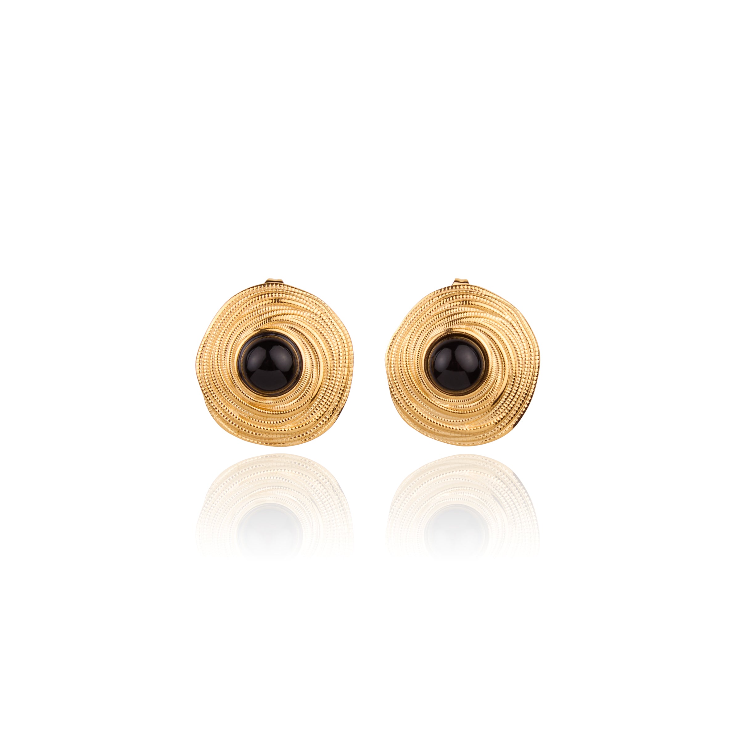 Perfect for adding a touch of glamour to any occasion, they're a must-have accessory for the modern-day sophisticate. Elevate your style with our Manuka Earrings.  18k gold plated on stainless steel. All the earrings come in a beautiful jewelry pouch.