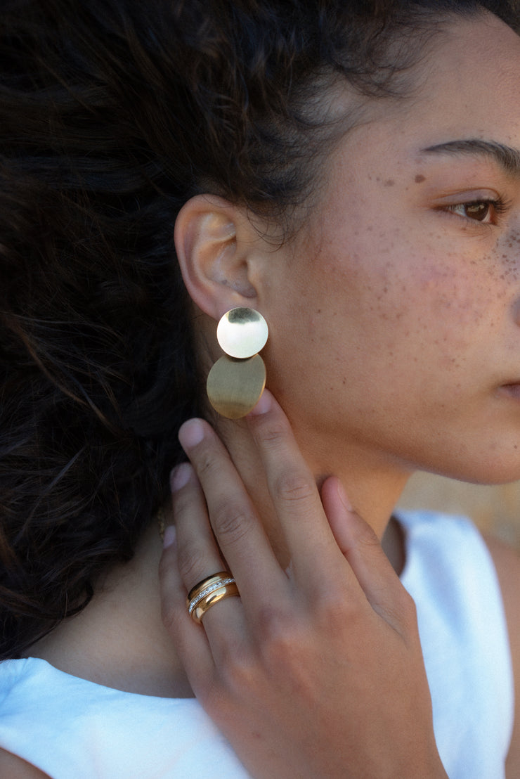 Experience the transformative power of our Unique Design Ring. Order yours today and let your fingers become a canvas for expressing your distinctive style and personal aesthetic.  18k gold plated on stainless steel. Available in size 6, 7, 8 All the rings come in a beautiful jewelry pouch.