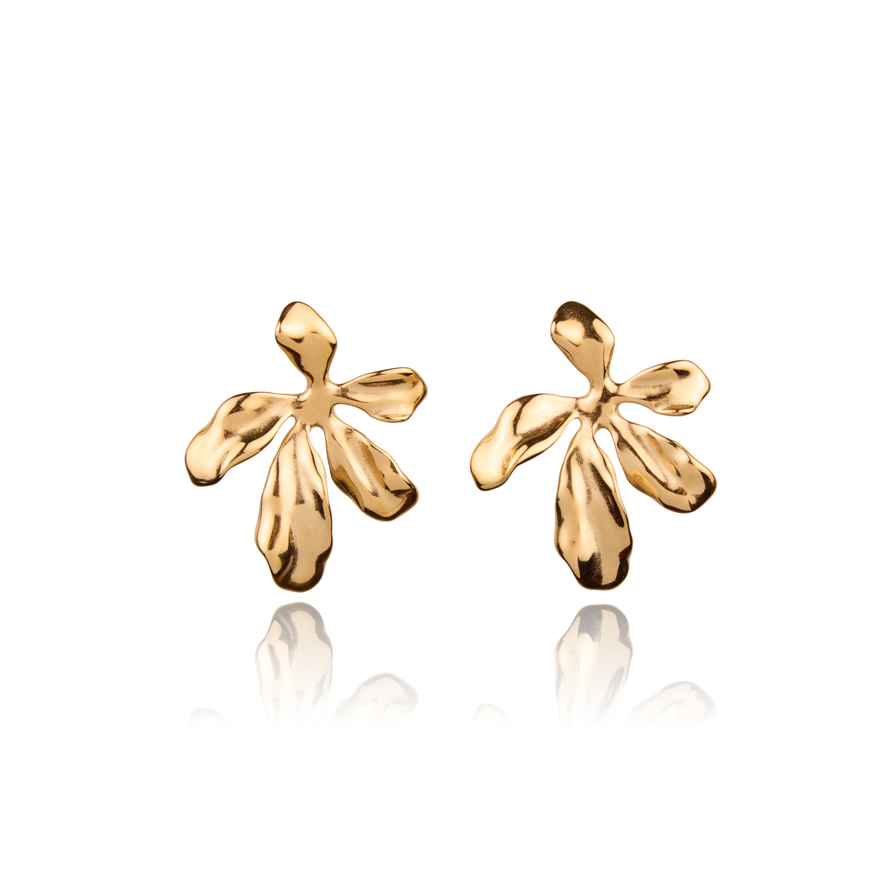 Capture the essence of nature with our Malibu Earrings.These earrings bring a sense of freshness and femininity to any ensemble. Perfect for garden parties or brunch dates, these earrings are a beautiful reminder of the beauty that surrounds us.  18k gold plated on stainless steel. All the earrings come in a beautiful jewelry pouch.