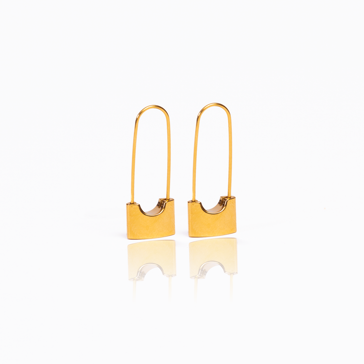 You will find this pair of earrings chic and very comfortable, the perfect accessory that will complete your look.  18K gold plated on stainless steel.  Size- 30 x 12mm