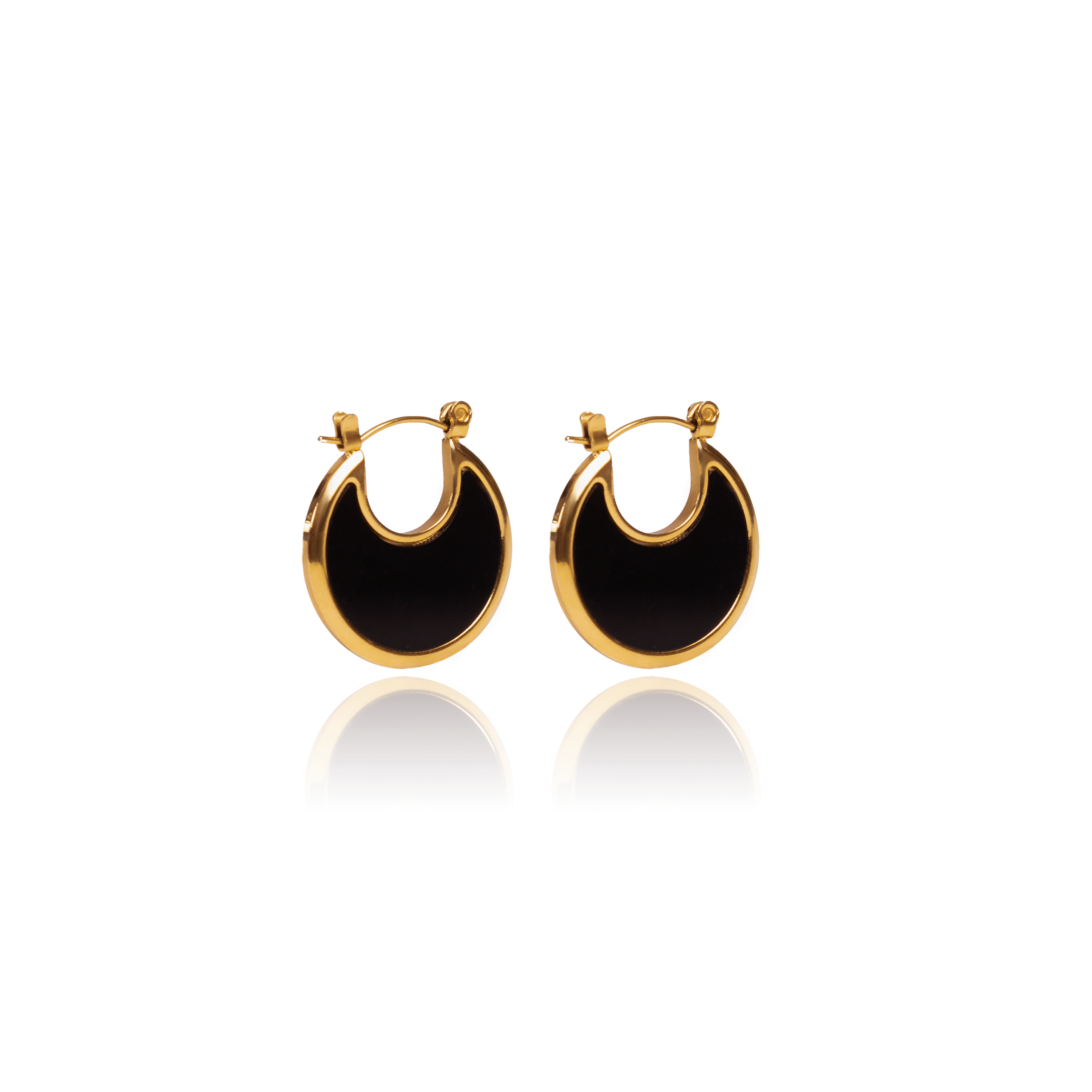 An ultra-classic earrings are made to enhance nearly every look. From an evening gown to casual jeans and a tee, you'll never want to leave home without them.  18K gold plated on stainless steel.  Diameter: 22mm Thickness: 2mm