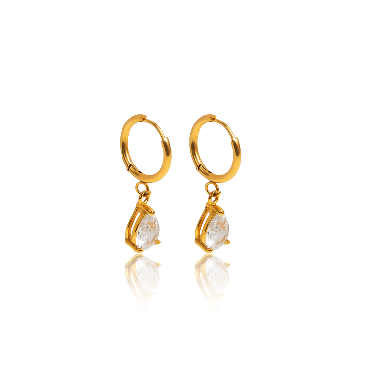 These gold hoop earrings are the perfect accessory, whether you are looking for the finishing touch to complete your look or hoping to start a new jewelry collection. 18k gold plated on stainless steel. outer diameter: 14mm size: 6*9mm