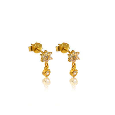 Add a touch of sparkle to your everyday look with our stud earrings.   18k gold plated on 925 sterling silver. Size: 4.4*mm