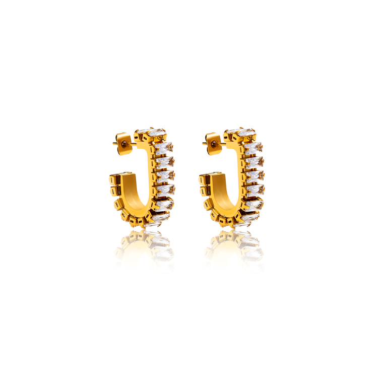 Brighten up any outfit with these gorgeous statement earrings. These will be the perfect finishing touch to any look. 18k gold plated on stainless steel. Size: 5*23mm