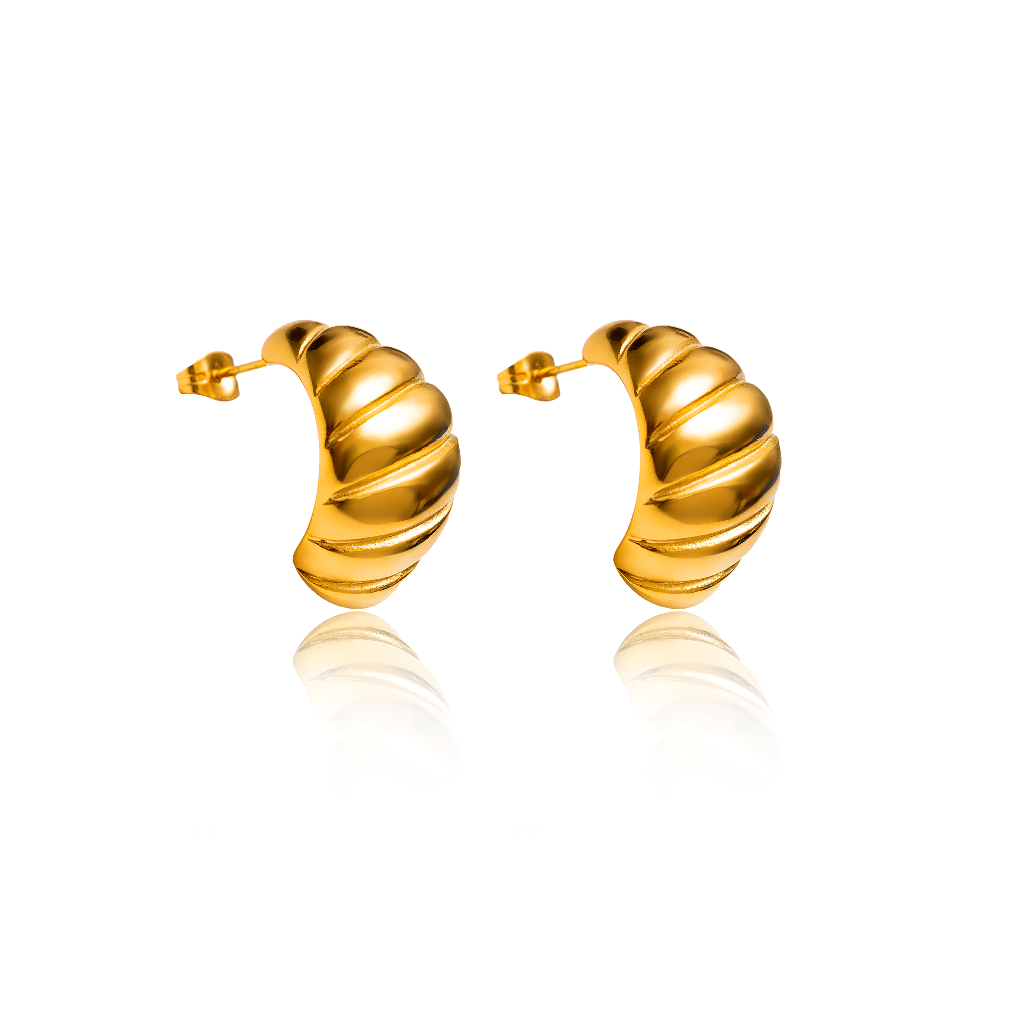 Your outfit is not complete without these chunky gold hoops. The bold design and gold finish will create an eye-catching look and step up your style game.  18k gold plated on stainless steel. Outer diameter: 25mm Width: 17mm